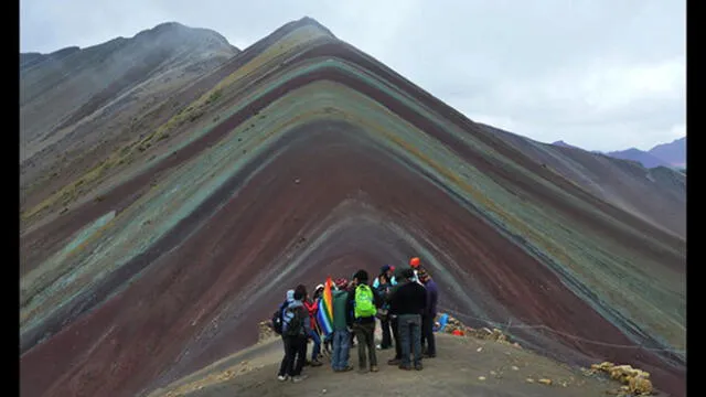 Cusco: Turistas varados por deslizamiento en camino que lleva a Cerro 7 Colores