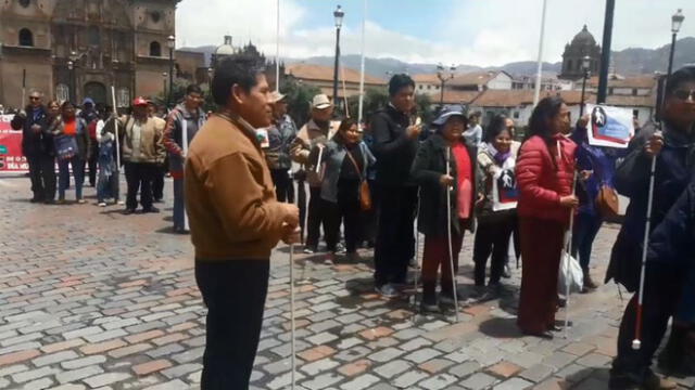 Ciegos marchan en Plaza de Armas de Cusco para sensibilizar a la población [VIDEO]