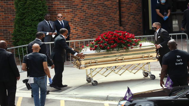 MINNEAPOLIS, MINNESOTA - JUNE 04: The remains of George Floyd are carried from Trask Worship Center at North Central University following a memorial service on June 4, 2020 in Minneapolis, Minnesota. Floyd died while in police custody on May 25, after former Minneapolis police officer Derek Chauvin kneeled on his neck for nine minutes while detaining him. His death has sparked nationwide protests and rioting.   Scott Olson/Getty Images/AFP