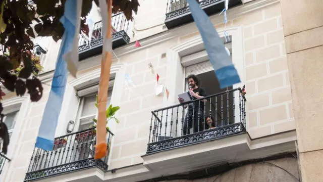 Además de las actividades en los balcones, los vecinos y vecinas madrileñas tendrán muchas más desde las redes sociales. (Foto: Chema Barroso)