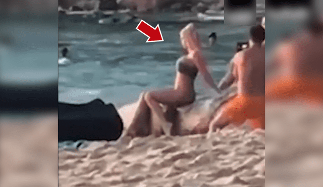 Facebook viral: mujer presume sexy pose frente a la playa, pero enorme ola la hunde [VIDEO] 