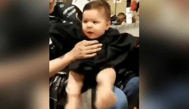 La enternecedora reacción de un bebé, después de someterse a su primer corte de cabello, se hizo viral en las redes.