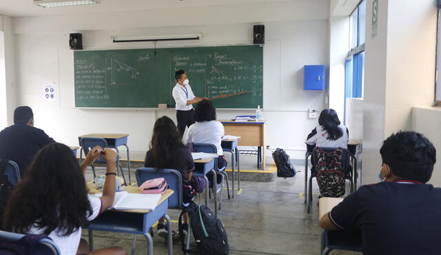 Esta disposición beneficiará a más de 185.000 docentes y auxiliares contratados. Foto: La República / Carlos Conteras Merino.