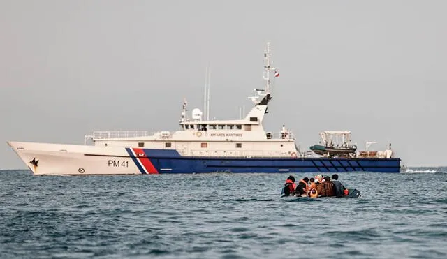Migrantes frente a las costas del Reino Unido. (Foto: AFP)