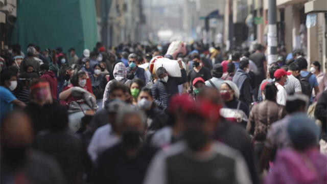 Personas abarrotan el Mercado Central. Créditos: Antonio Melgarejo / La República.