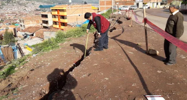 Familias de Cusco en riesgo por fallas geológicas que abren la tierra.