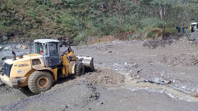 Pasco: pobladores realizan colecta para limpiar carretera