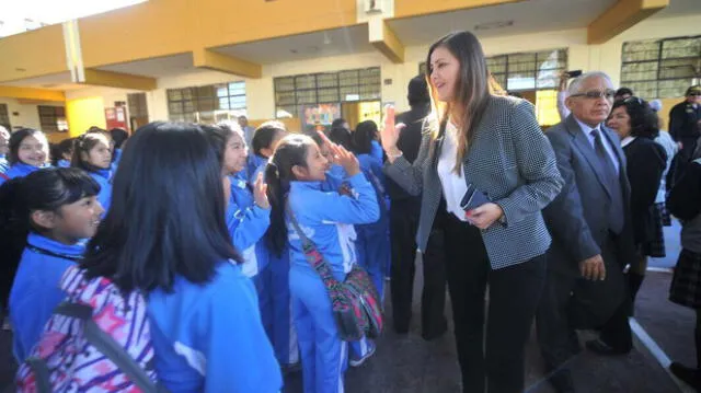 Arequipa reanuda clases tras advertencia de Yamila Osorio a profesores