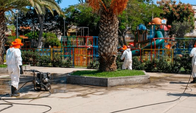 Parques de San Borja están siendo desinfectados. Foto: Andina