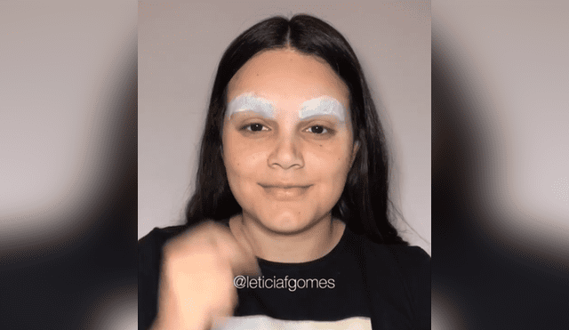 Desliza hacia la izquierda para ver el radical cambio de look que sufrió una mujer al aplicarse maquillaje en el rostro. El video es viral en YouTube.