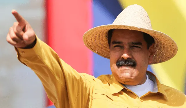 Con objetos contundentes, así recibieron a Nicolás Maduro en un acto de campaña [VIDEO]