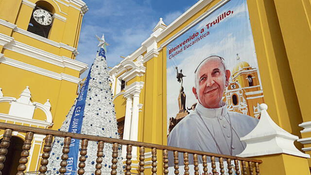 Trujillo: Jóvenes ofertan souvenirs por visita del Papa Francisco