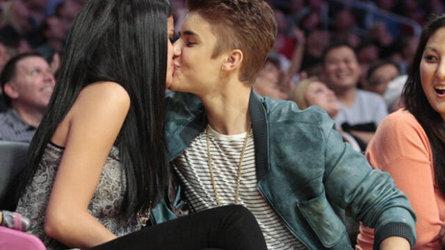 El romance de Justin Bieber y Selena Gomez en 2011.
