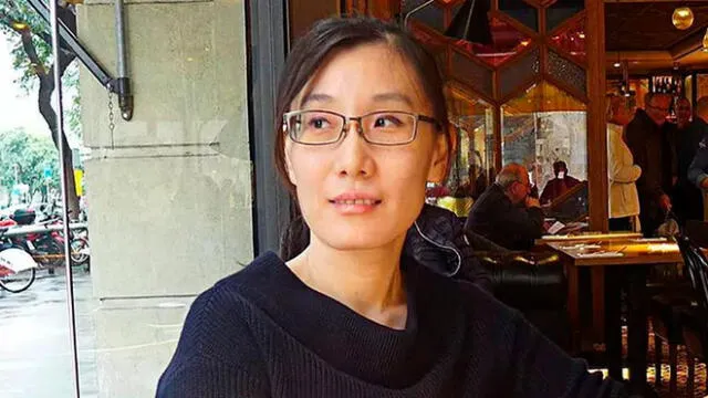 Li-Meng Yang, en un café de Barcelona (España), adonde viajó hace dos años. Foto: El Mundo