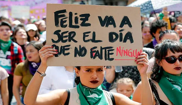 En Bogotá, Colombia, también se protestó contra los feminicidios. Foto: EFE