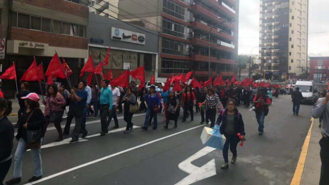 Trabajadores del Minedu marcharon por Miraflores