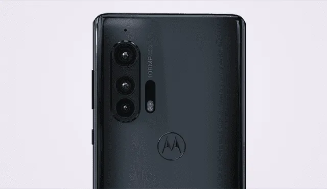 El Motorola Edge+ cuenta con triple cámara trasera de 108 MP + 16 MP + 8 MP.