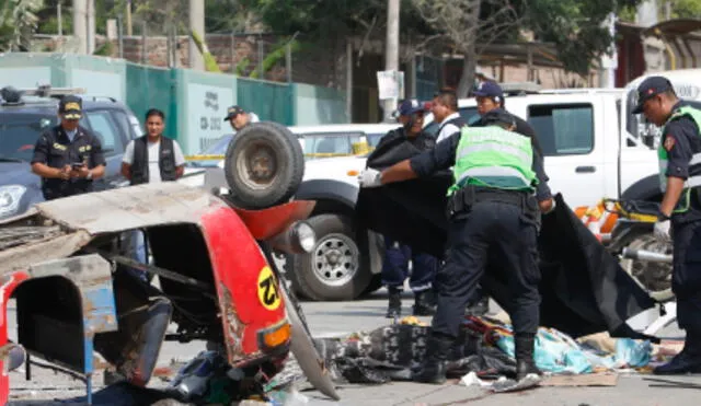 Dos muertos deja choque de mototaxi contra un camión en Villa El Salvador