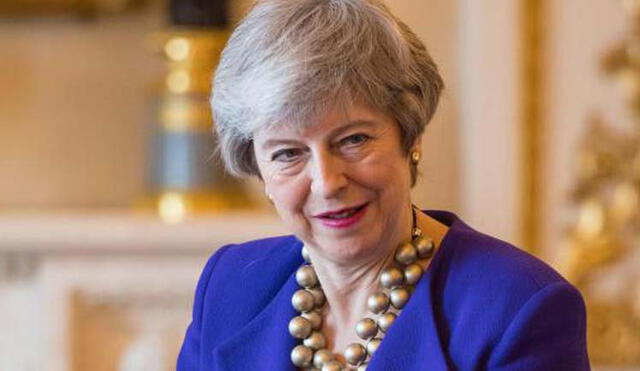 Theresa May, aplaudida por su respuesta a periodista que la increpó en el Día de la Mujer 