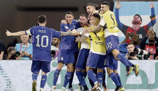 De menos a más. La Albiceleste tuvo un final feliz en la fase de grupos de Qatar 2022 tras arrancar con una derrota ante Arabia Saudita. Foto: EFE