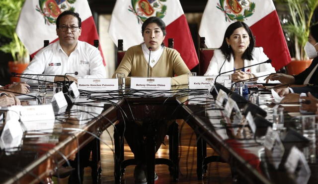 Betssy Chávez dirige conferencia de prensa. Foto. Marco Cotrina/La República
