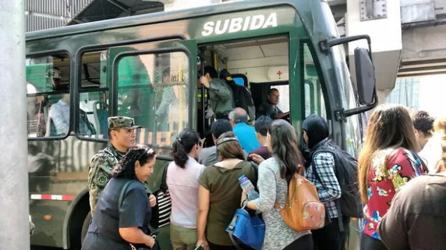 Metro de Lima: buses del Ejército movilizan gratis a usuarios mientras dure suspensión del servicio