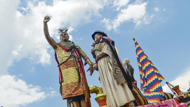 Escena. Manco Cápac y Mama Ocllo salieron del Titicaca.