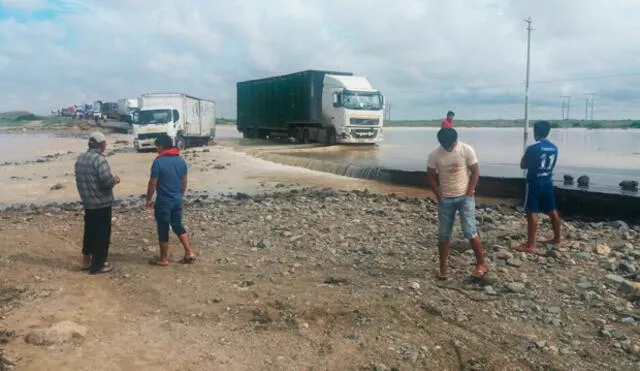Lambayeque: Desborde del río La Leche bloquea tránsito en la Panamericana Norte | VIDEO