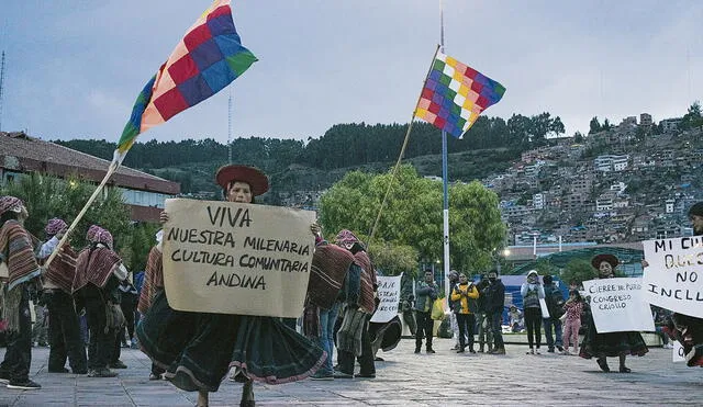 enfrentados. Policía y manifestantes en Cusco.