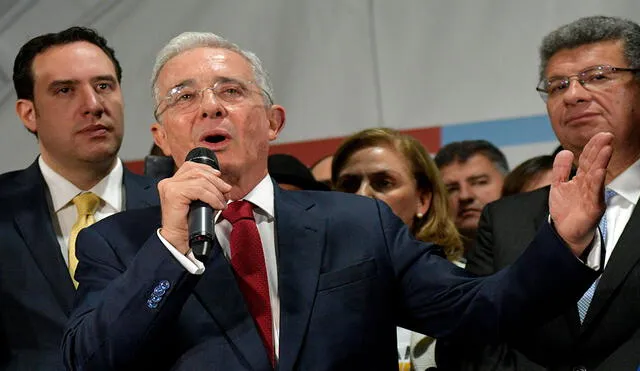 El caso comenzó en 2012 cuando Uribe demandó por supuesta manipulación de testigos al senador de izquierda, Iván Cepeda. Foto: AFP
