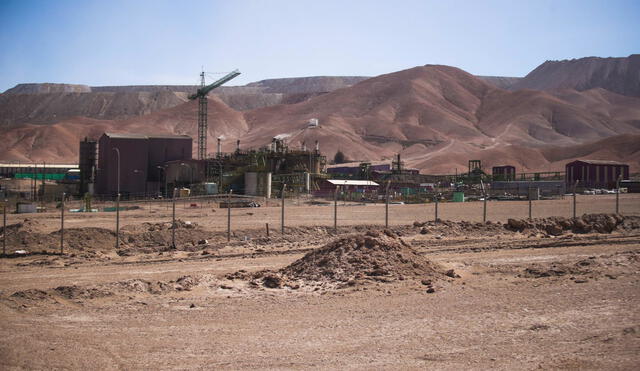 ACOMPAÑA CRÓNICA: CHILE MINERÍA - AME7130. CALAMA (CHILE), 15/08/2019.- Vista exterior de la mina subterránea de cobre Chuquicamata durante la inauguración de su nuevo yacimiento el 14 de agosto de 2019, cerca de la norteña ciudad de Calama (Chile). La mina resurgió de su polvo anaranjado para comenzar una nueva era del yacimiento, en este caso bajo tierra, mientras cierra 104 años de historia a rajo abierto que quedarán como una cicatriz de un kilómetro de profundidad en mitad del desierto de Atacama. Una renovación que aumentará la vida útil de la explotación por 40 años más y que dotará al proyecto de tecnología de punta que actualice en el subterráneo las operaciones que se han estado realizando hasta ahora en el gigantesco cráter de la superficie, a 2.870 metros de altitud en la norteña región de Antofagasta. EFE/ Alberto Peña