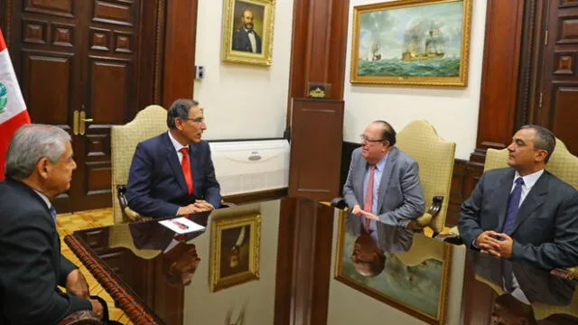 Martín Vizcarra mantuvo primera reunión con nuevo ministro de Economía