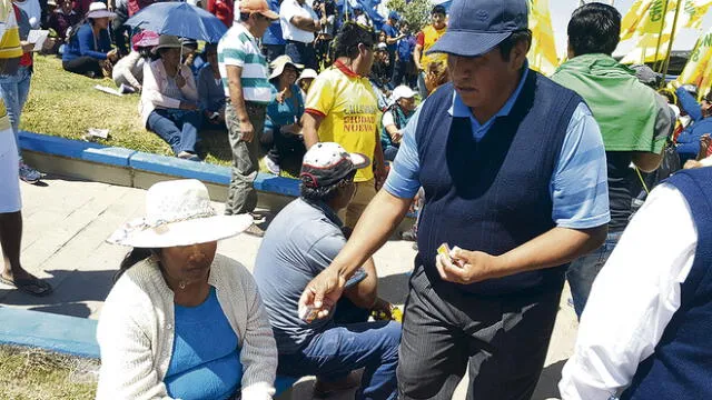 Candidatos de Tacna aprovechan celebración de asociación