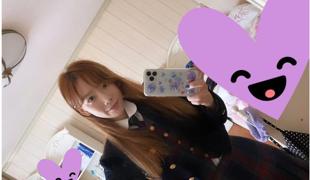 Taeyeon con su uniforme escolar. Instagram, 23 de marzo, 2020.