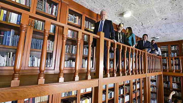 Vargas Llosa sugirió que la UNSA sea la entidad que se encargue de la seguridad de su colección de libros. Foto: La República.