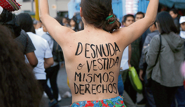Trabajadoras sexuales se ven expuestas a la violencia de las mafias de proxenetas que las extorsionan. Foto: La República