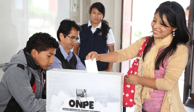 Según Reniec, 578.856 electores son jóvenes que están cumpliendo 18 años desde el cierre del padrón hasta el día de los comicios. Foto: ONPE.