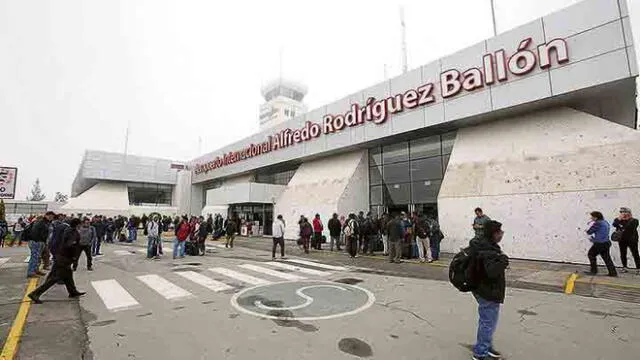 Pasajeros que acudan a los aeropuertos de Arequipa, Tacna y Ayacucho deben acatar disposiciones. Foto: Archivo La República