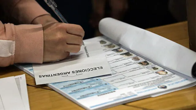 Los argentinos votan en las PASO 2021. Foto: AFP