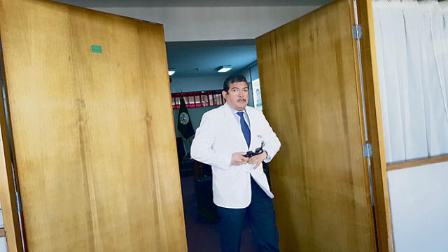 Abogado señaló que Jiménez Flores actualmente labora como médico auditor de clínica privada en Tacna. Foto: La República.