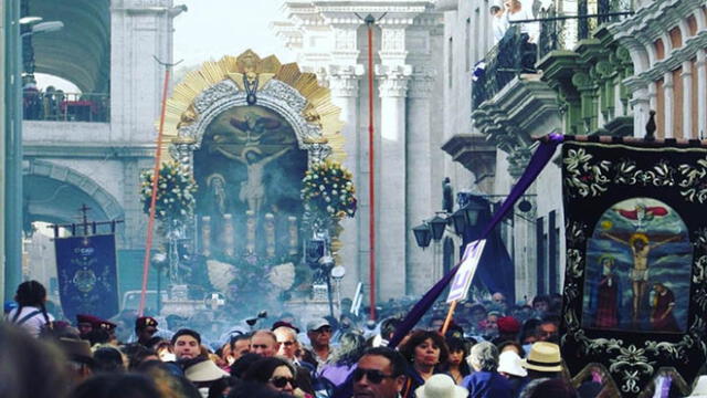 Procesión Señor de los Milagros en Arequipa sale del templo de San Agustín. Foto: La República/Archivo