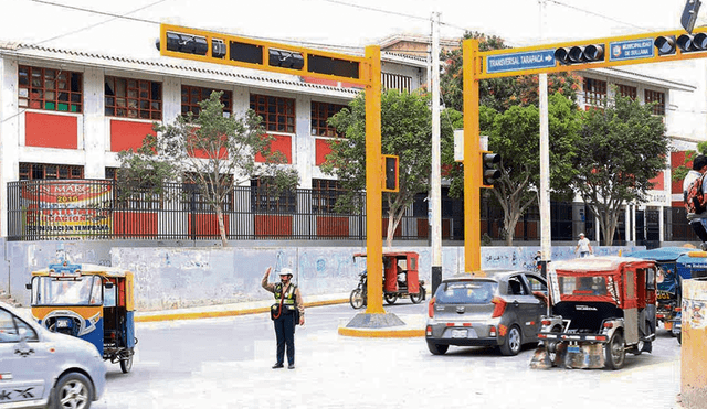 Buscan renovar los semáforos que se encuentran instalados en la provincia de Piura. Foto: La República.
