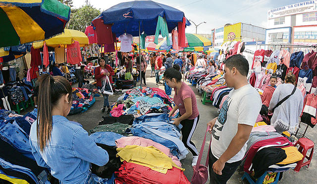 Comerciantes informales a favor de un nuevo mercado Modelo. Foto: La República