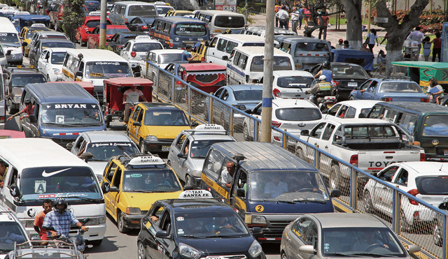 El dirigente señaló que la informalidad en el servicio de taxis aumentó en Chiclayo. Foto: La República