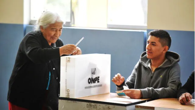 La ONPE informó que en estas votaciones habrán cerca de 500.000 miembros de mesa. Foto: La República