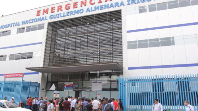 Señor se encuentra internado en el hospital Almenara. Foto: Antonio Melgarejo/La República