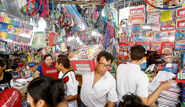 A raíz de la pandemia, el consumidor peruano en general se está volviendo más previsor y más racional en sus gastos. Foto: Aldaír Mejía