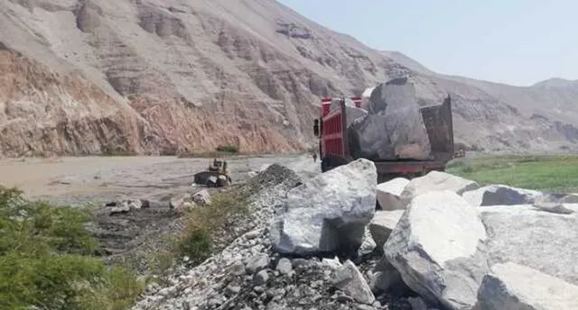 Ampliaron convenio con el Gobierno Regional de Arequipa para el uso de maquinaria pesada. Foto: Difusión