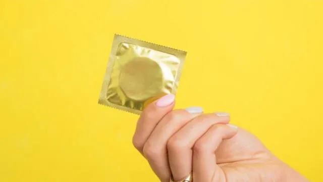 Se recomienda el uso del preservativo durante toda relación sexual para prevenir ETS e ITS. Foto: difusión