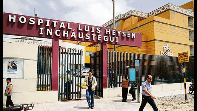 En el Hospital Luis Heysen, los asegurados forman largas colas para ser tamizados; sin embargo, no son atendidos y se les cita para 48 horas. Foto: La República